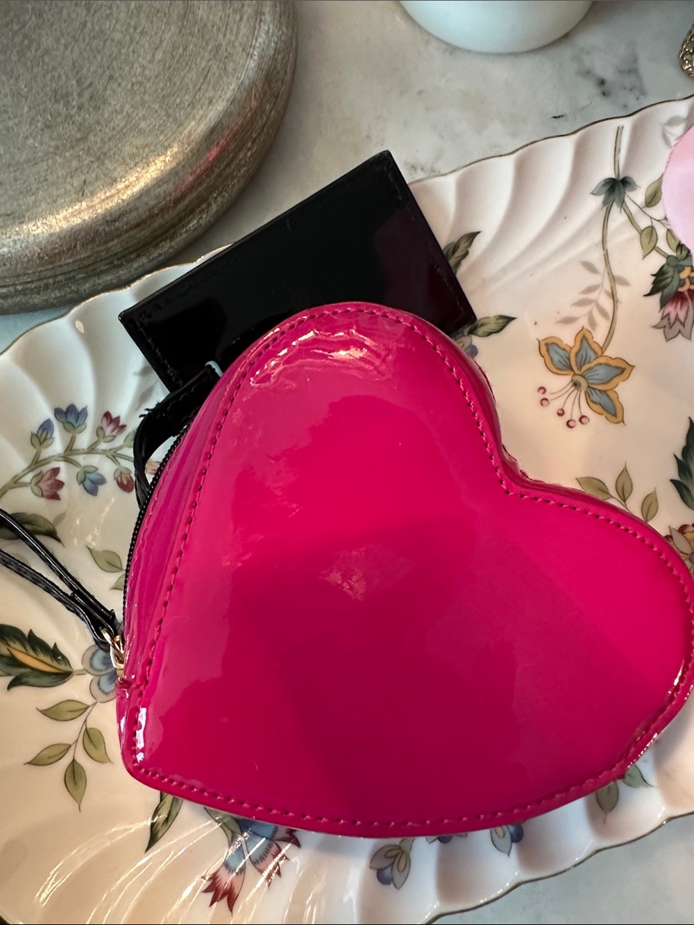 Aunthentic Yves Saint Laurent Pink Patent Heart Cosmetic Bag - Picture 2 of 8